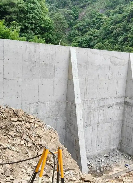 平顶山郏县重力式挡土墙
